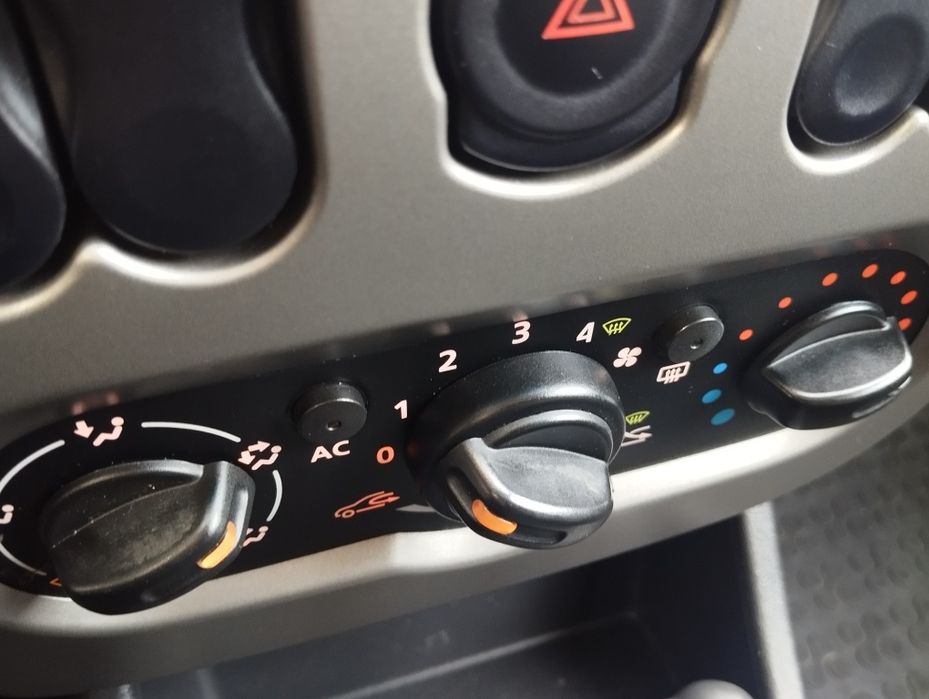 Продам офіційний Рено Сандеро,2012 рік