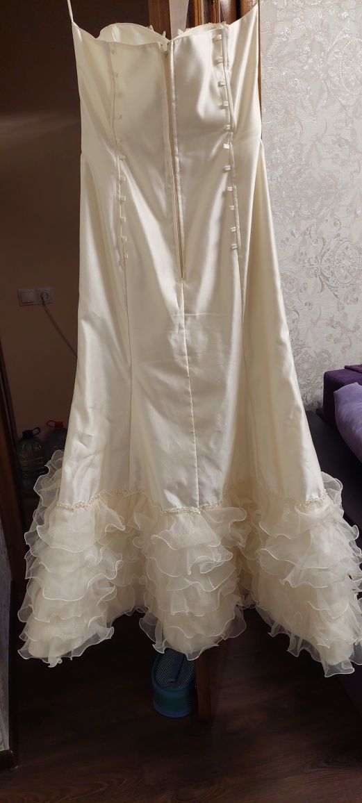 Свадебное платье 2300грн