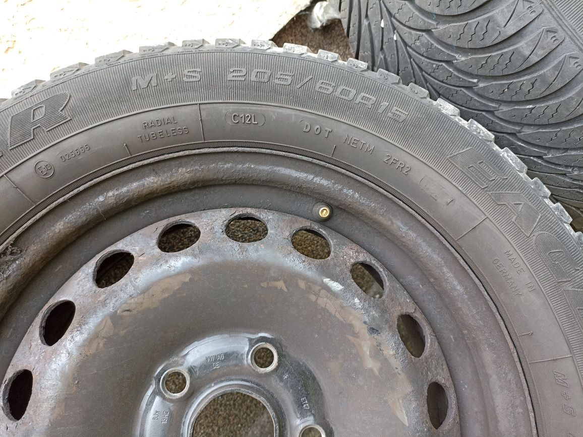 4 opony zimowe 205/60R15 Goodyear Eagle ulta grip felgi VW golf, 6 mm