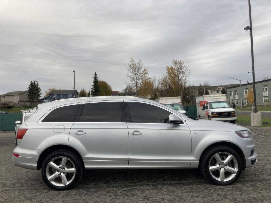 Audi Q7      2015