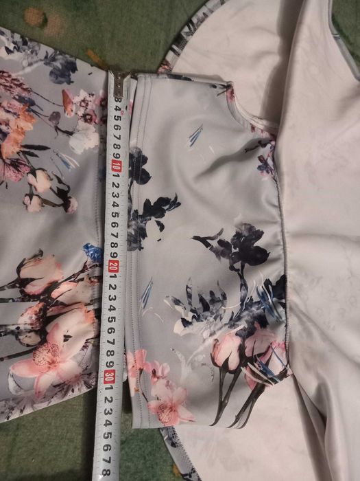 дёшево! Обалденный костюм для девчонок.размер S ,М