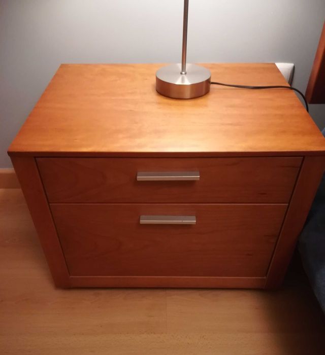 TREKU Cama + estrado + 2 mesas cabeceira