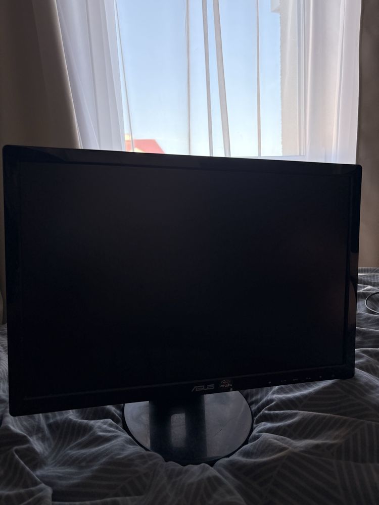Monitor do komputera + wszystkie kable