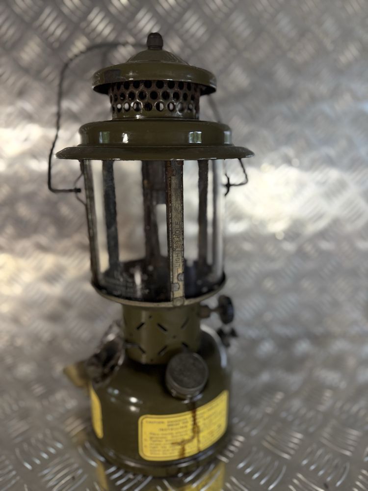 Wojenna lampa zabytek naftowa US Army amerykanskiej armii 1958 unikat