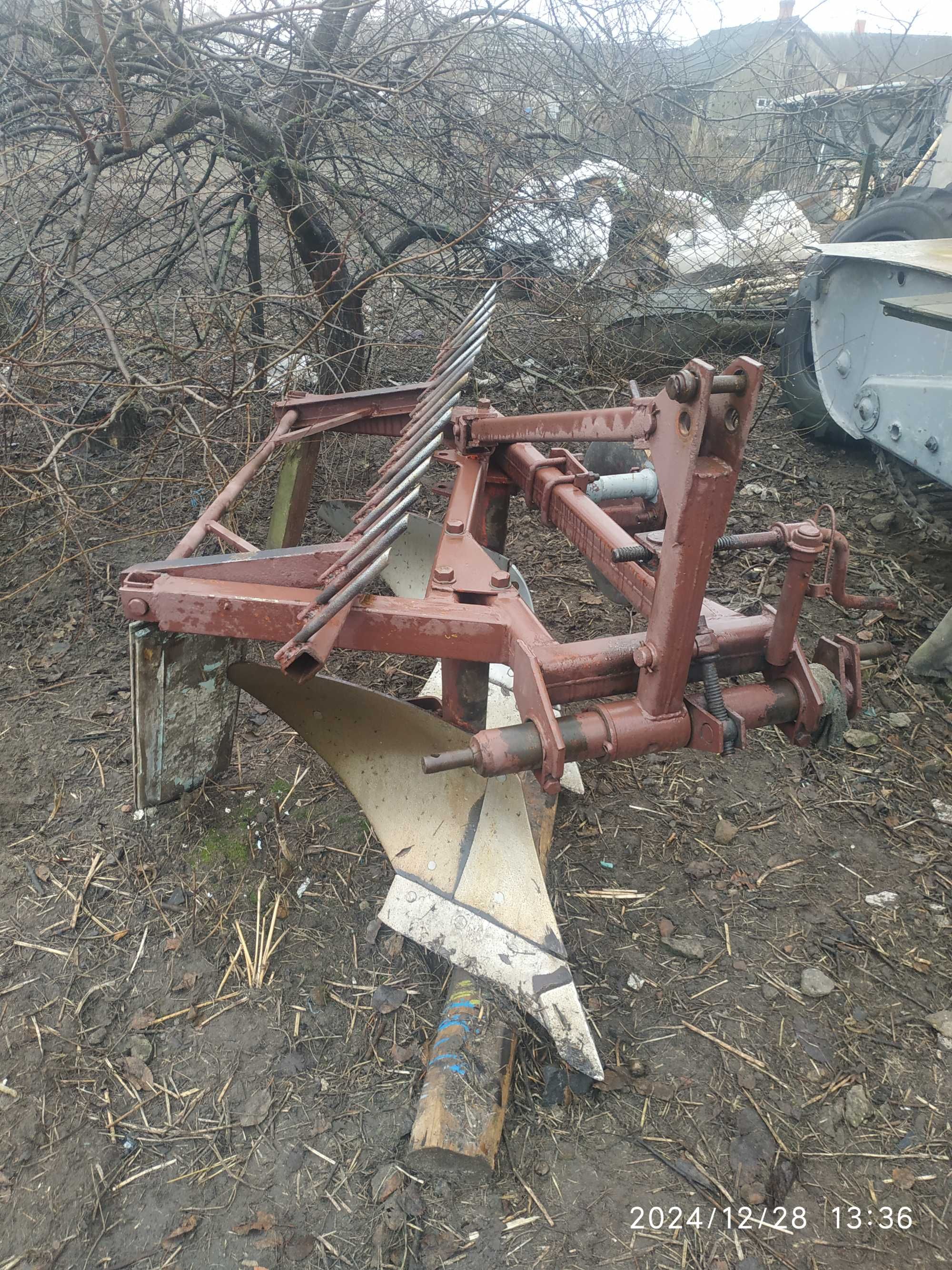 Продам польський двохкорпусний плуг 30, оригінальний Бомет