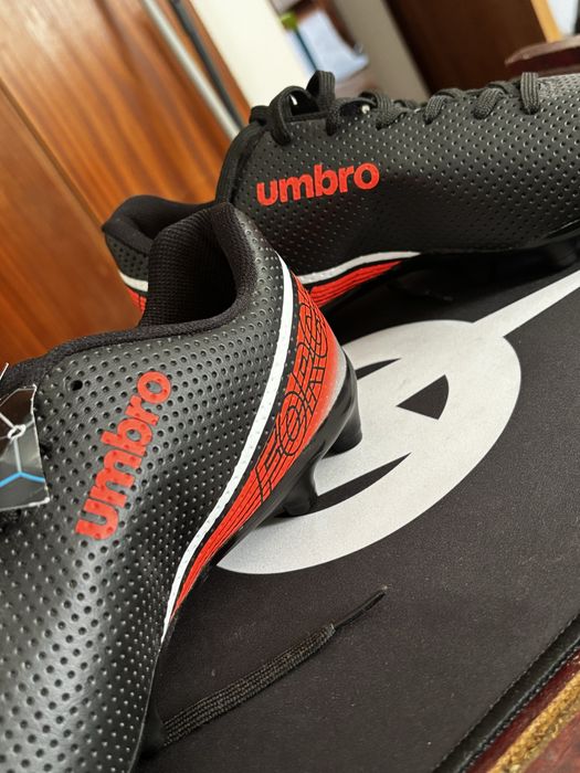 Chuteira umbro por estrear N.43 EU