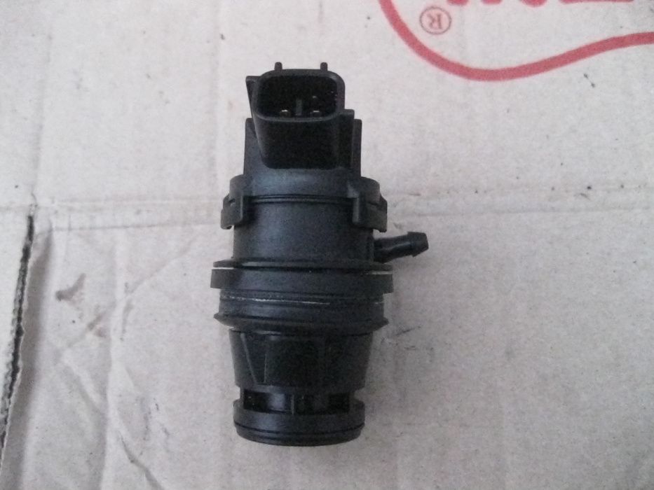 Насос моторчик бачка омывателя имивача фар лобового Мазда Mazda 3 6