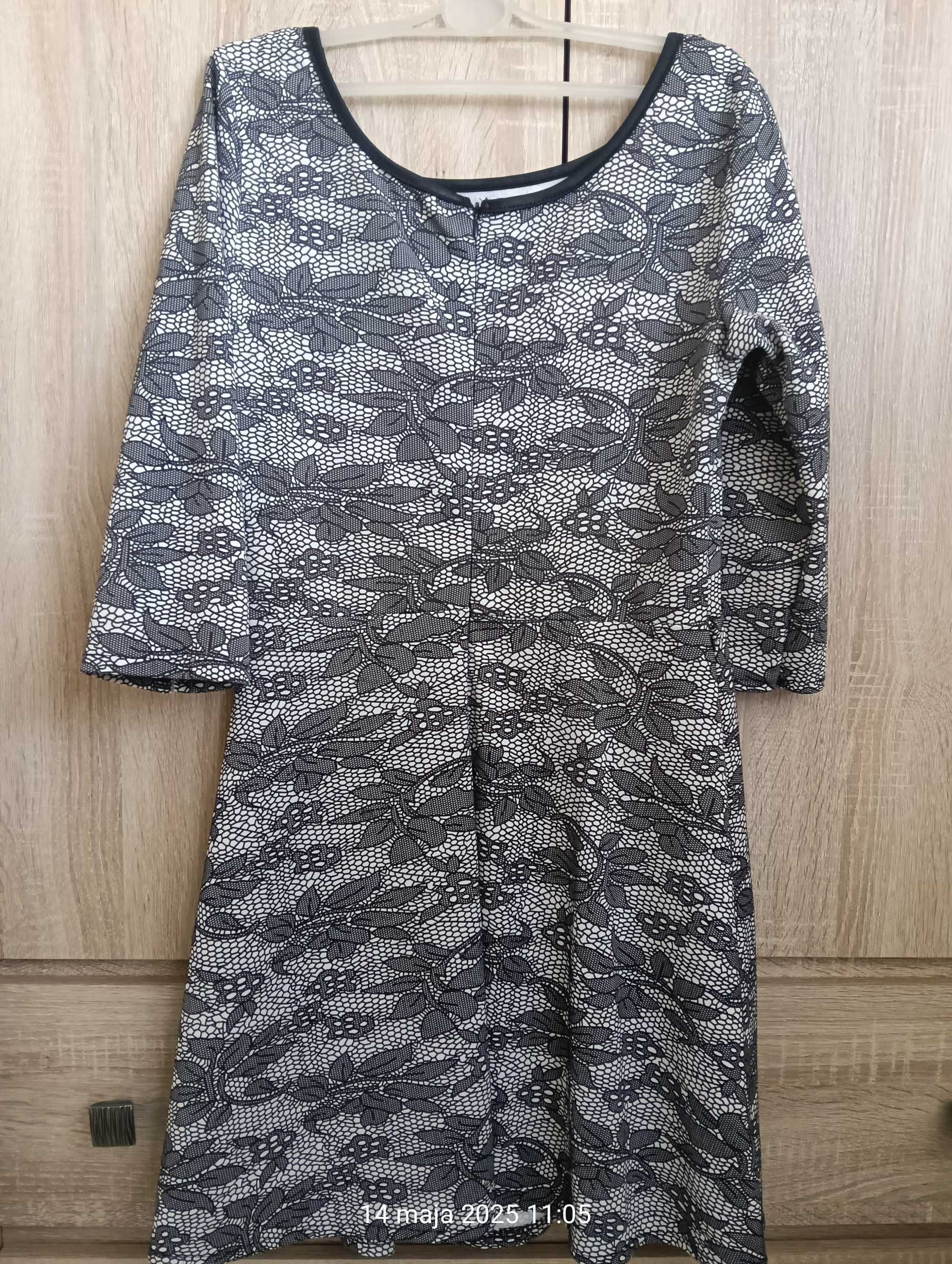 Sukienka z rękawem 3/4