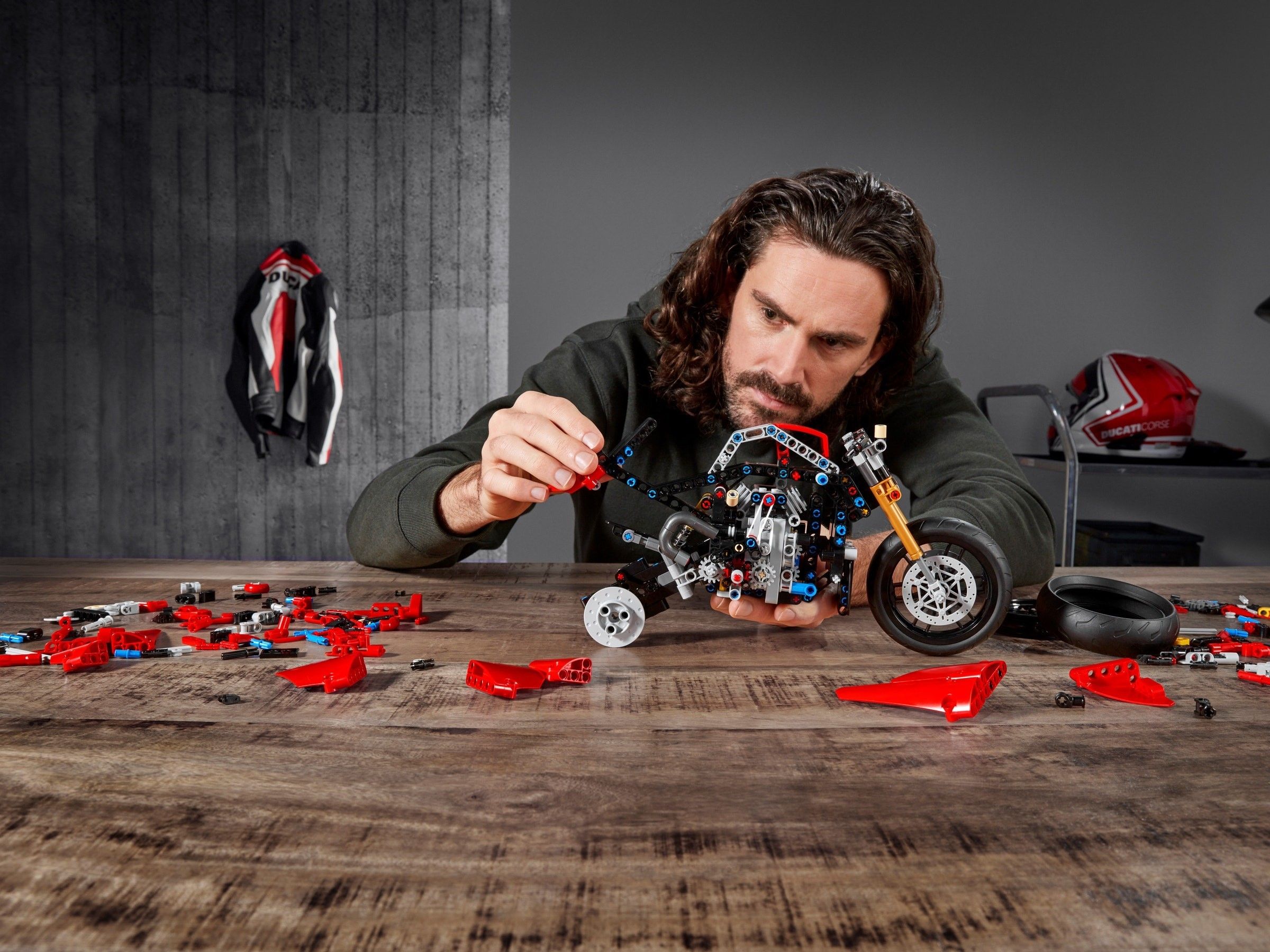42107 LEGO TECHNIC Ducati Panigale V4 R