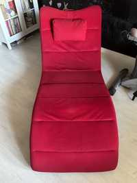 Czerwony fotel do leżenia