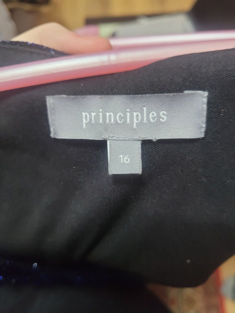 Плаття principles 52 розміру