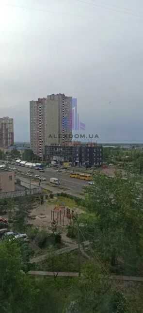 Продається 3-к квартира вул. Милославська, буд. 31, Троєщина