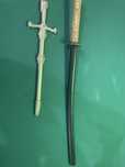 Katana e uma espada pequena