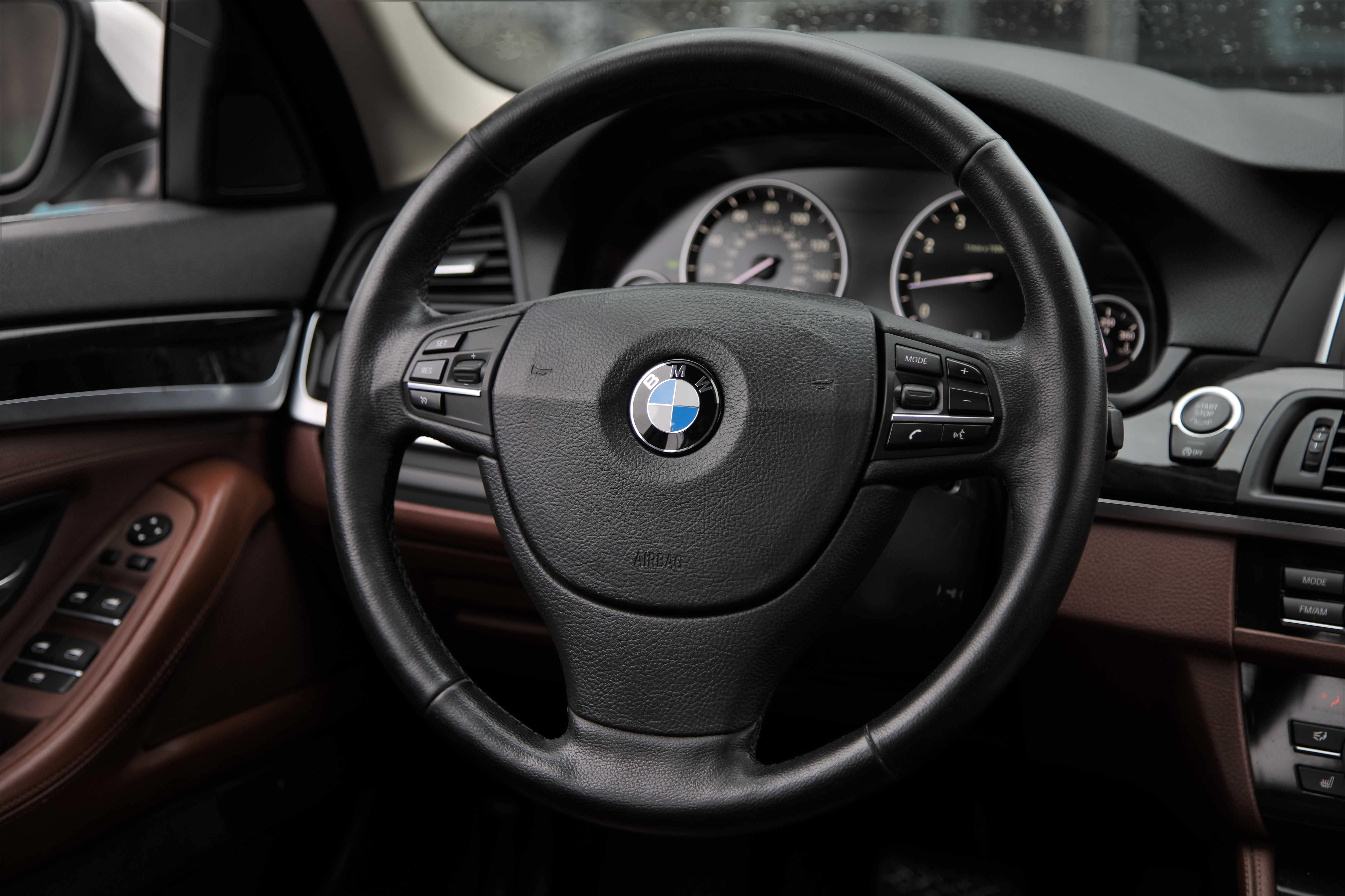 BMW 528i xDrive 2014 року