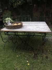 Stół ogrodowy żeliwny z duzym blatem drewnianym i krzeslami