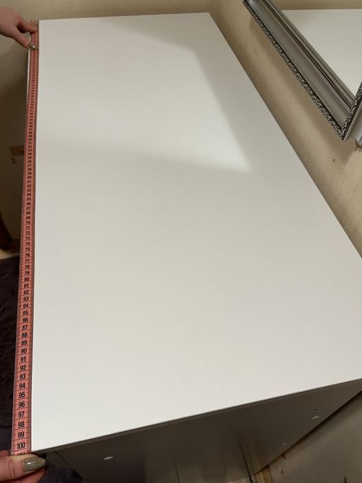 Стіл візажиста, туалетний столик, жіночий столик