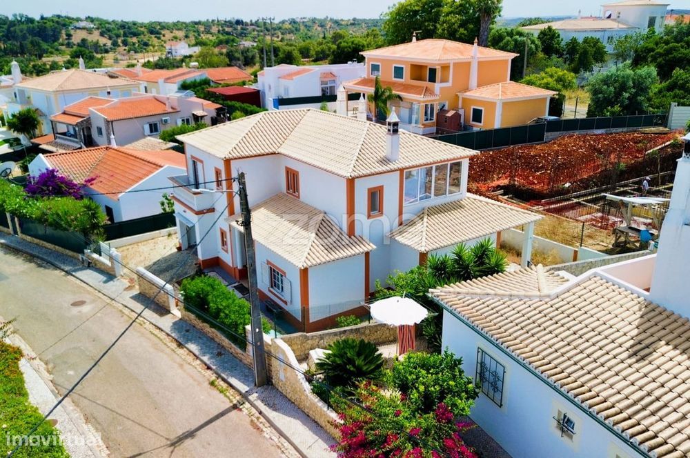 Moradia T3+1 com Garagem e Logradouro – Monte Canelas.