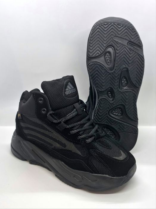 Жіночі кросівки Adidas Yeezy Boost 700 V2 (-21/хутро/waterproof/38-41)