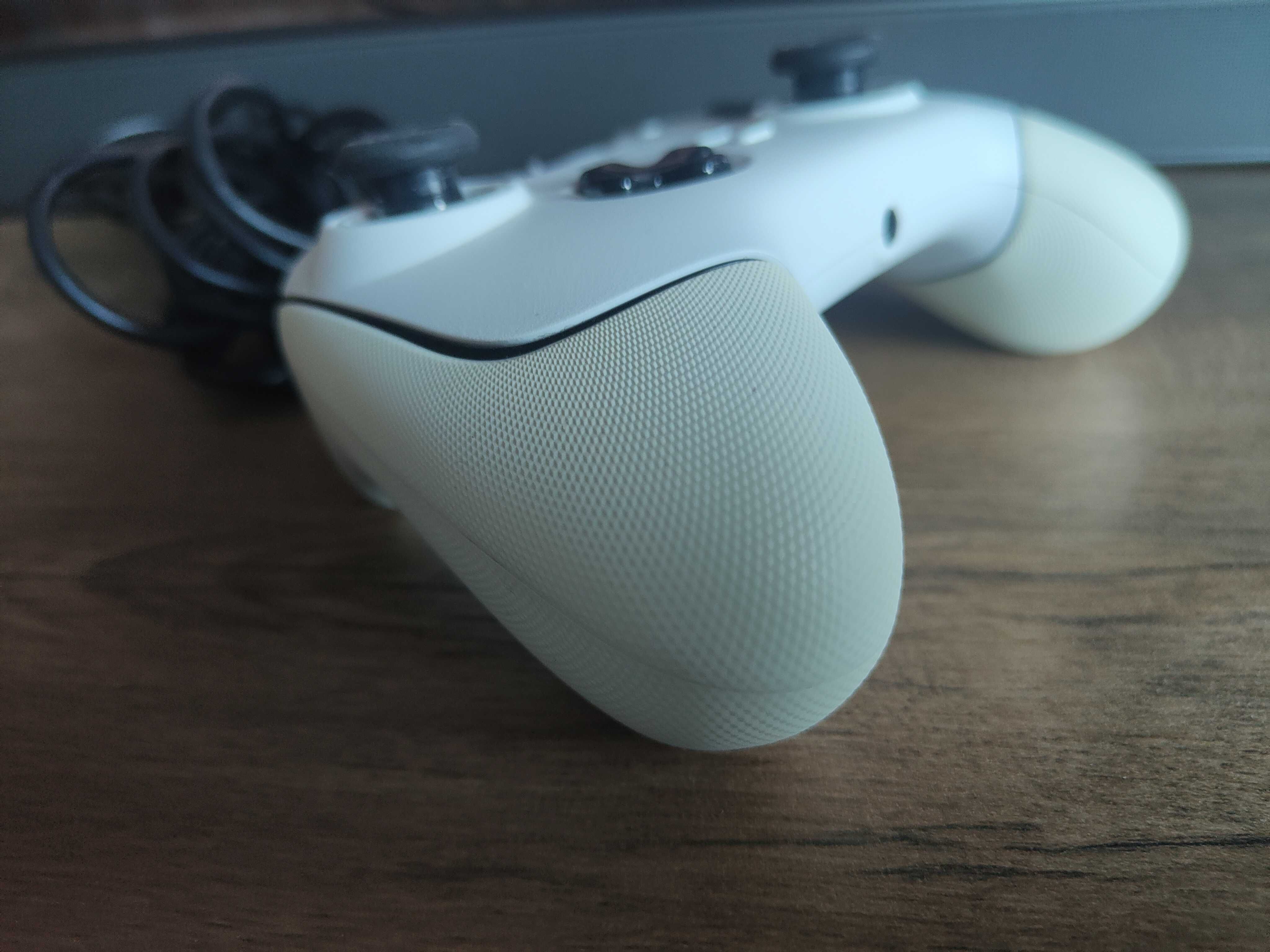 Pad Xbox Razer Wolverine V2 Biały
