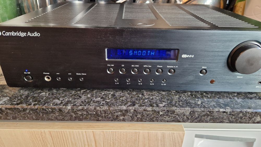 Amplificador Cambridge Audio Topaz SR10 – Som Puro, Potência e Clareza