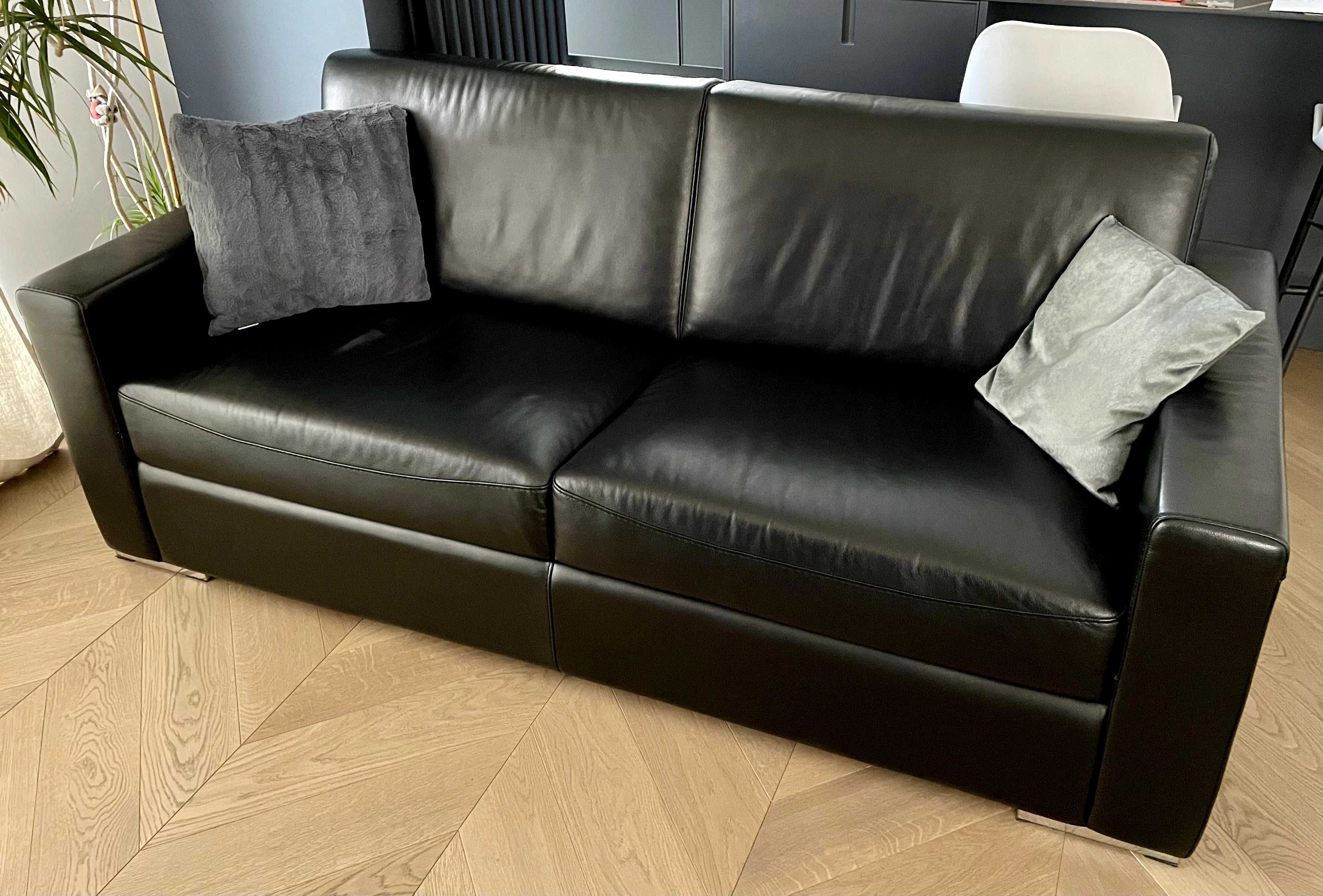 Nowoczesna czarna sofa skórzana z funkcją spania