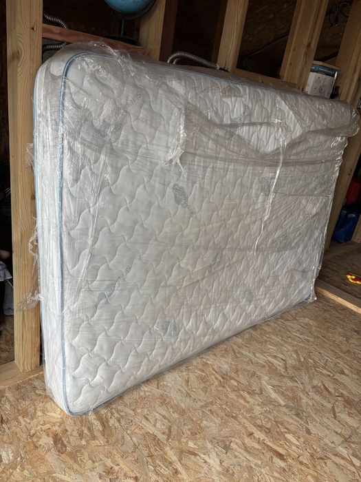 Матрас в стані нового 140х200