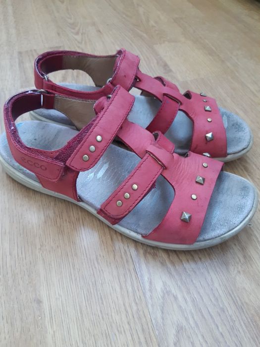 Продам санділі босоніжки на дівчинку Ессо 34 розмір