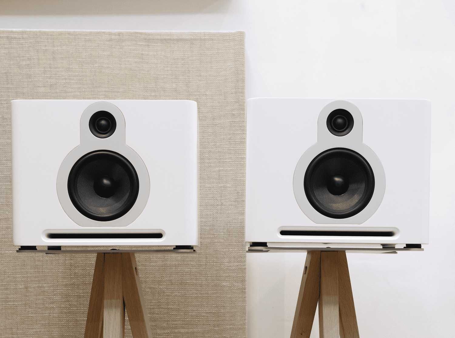 Kolumny podstawkowe Guru Audio Q10 (białe)