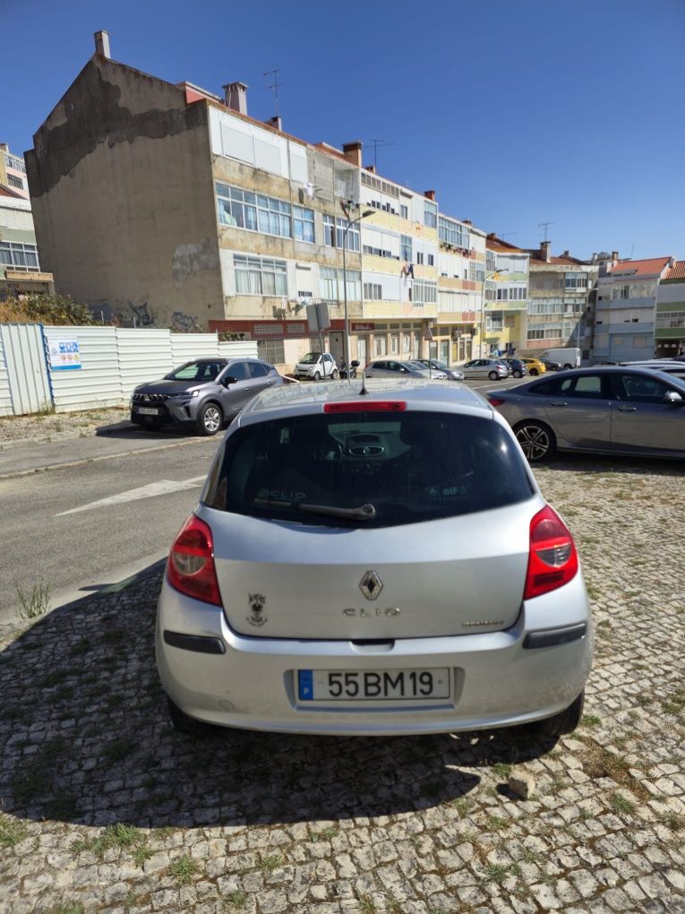 Renault Clio 1.2 gasolina 5 Lugares 2006
