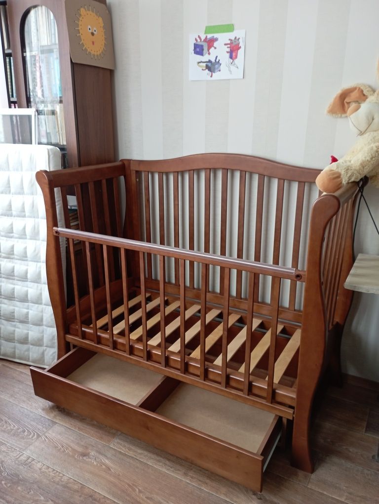Красивая кроватка + диванчик для малыша Ласка Laska Viva,манеж