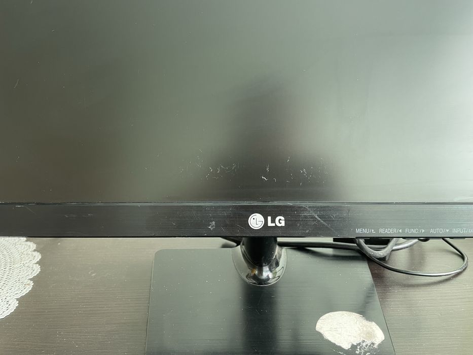 LG 19M37, 18,5 дюймів
