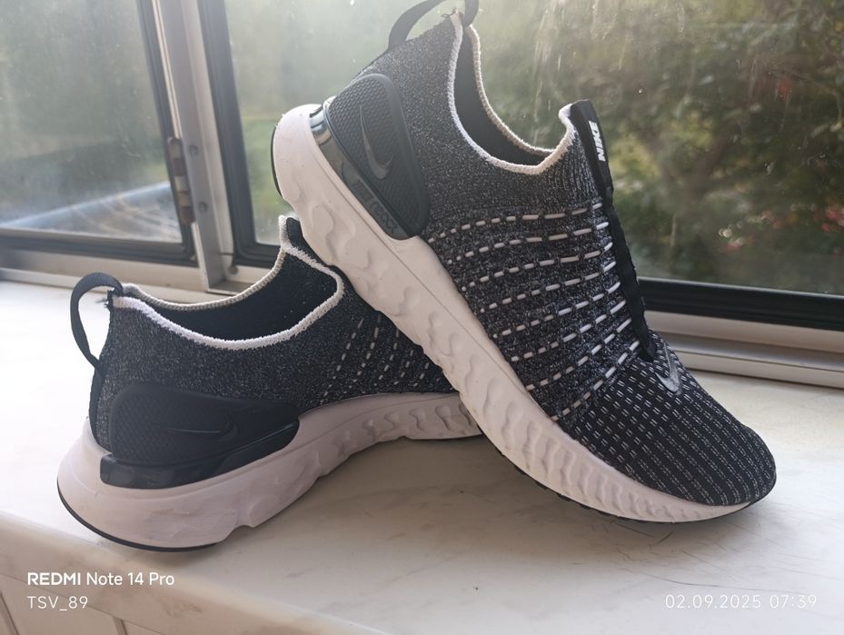 Продам oригiнальнi Nike React