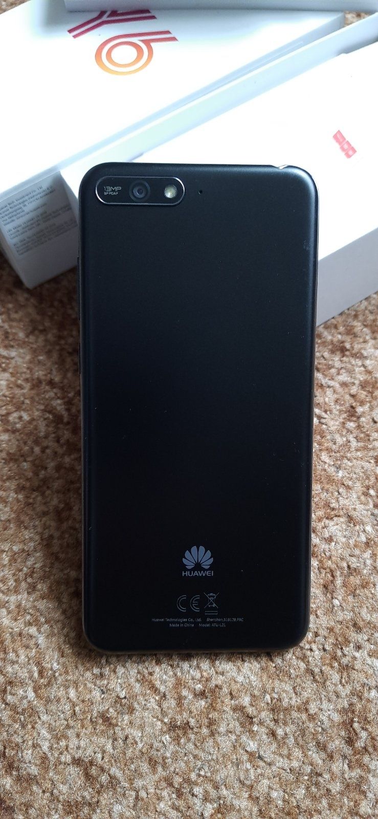 Huawei Y6 2018 телефон