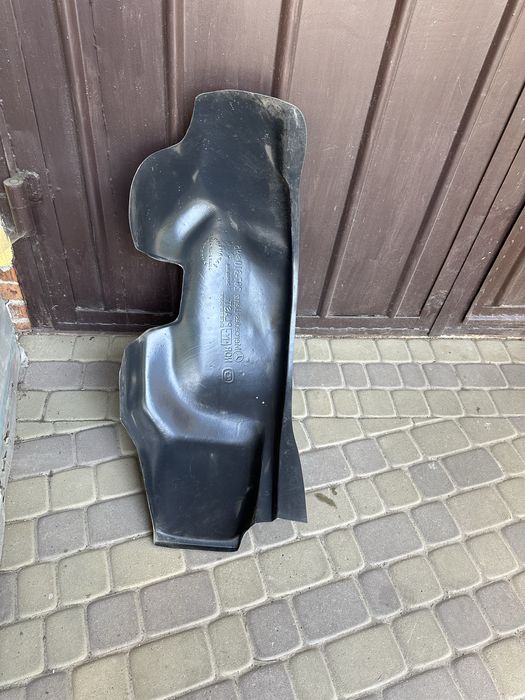 Підкрильник перед лівий Mercedes Benz T1 Бус 207, 208, 210, 310, 410