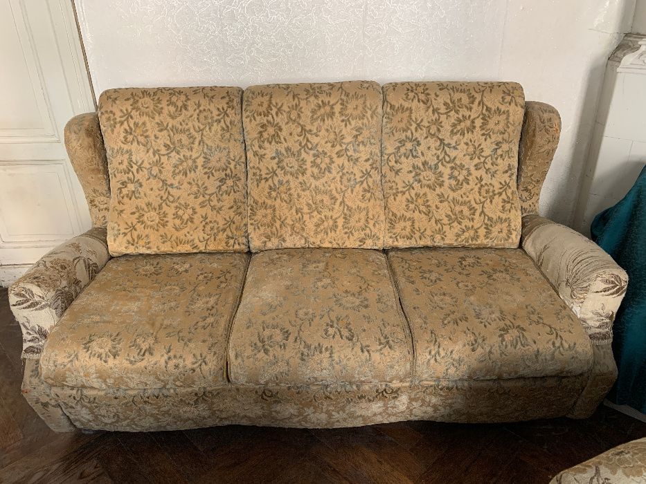 Продам мягкий уголок (раскладной диван + 2 кресла)