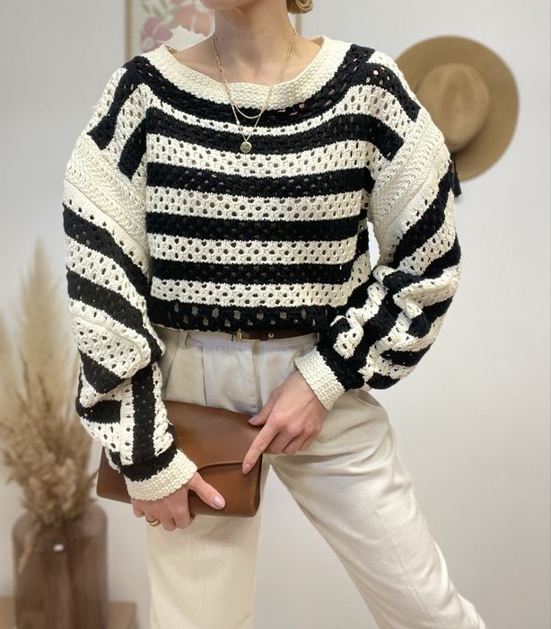 Azurowy kremowo czarny sweter na jesień uroczy w paski bawełna