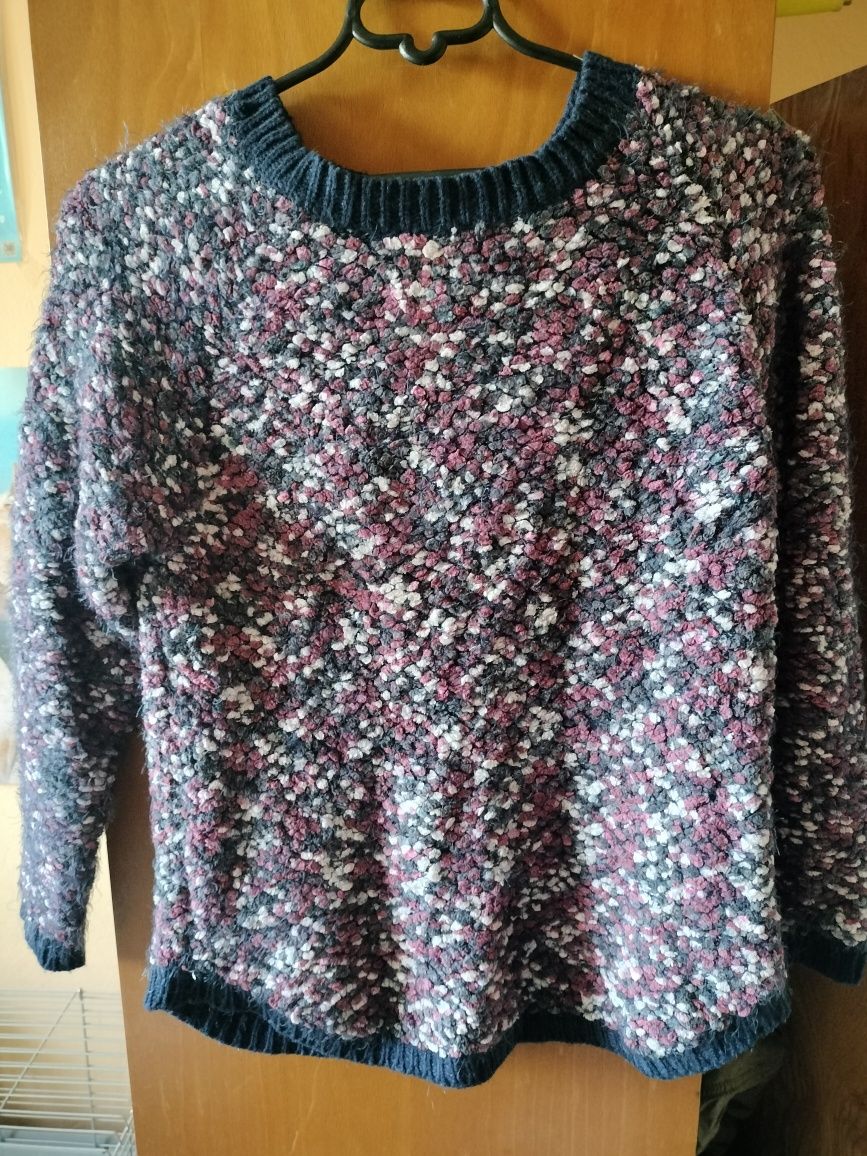 Miękki, kolorowy sweter