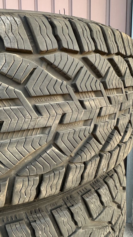 Opony zimowe Kormoran Snow 225/40R18
