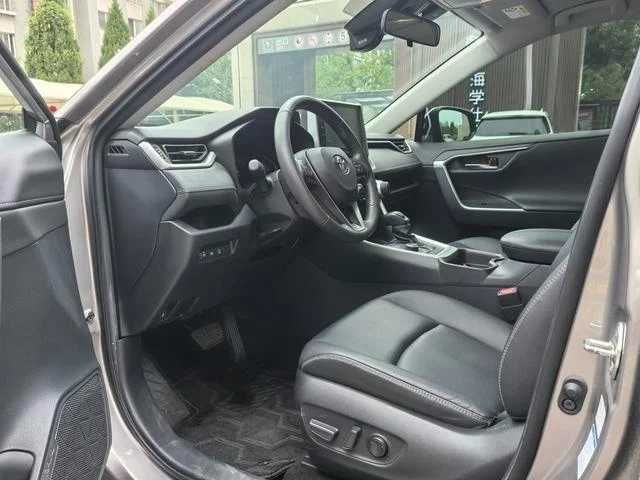 Toyota RAV4 2020 року