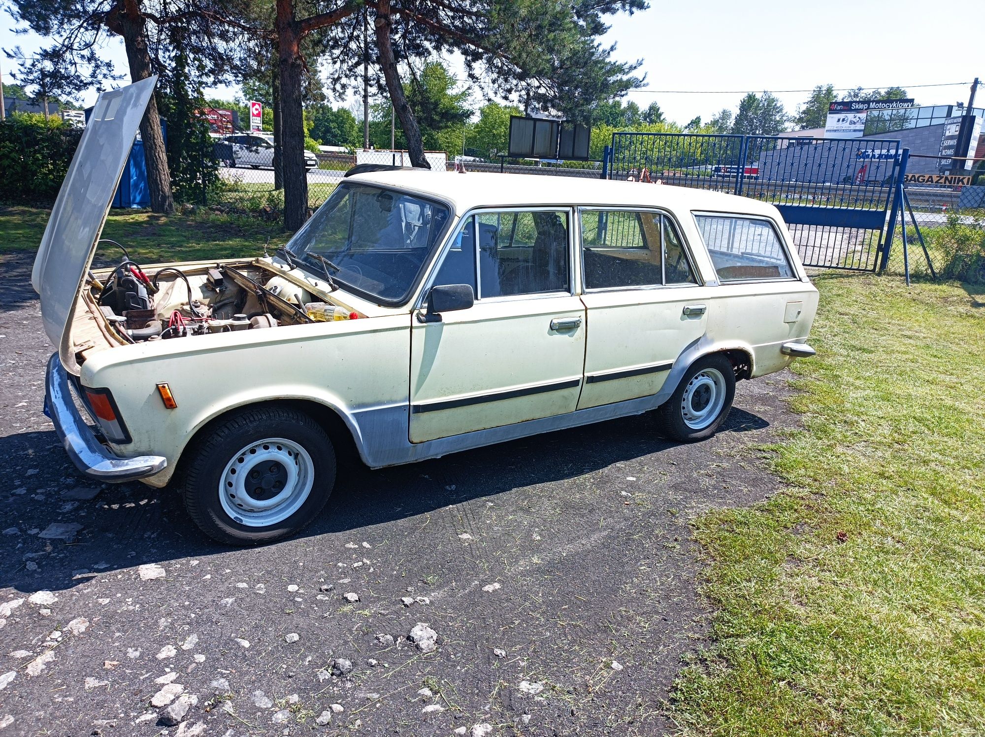 Fiat 125p kombi karetka