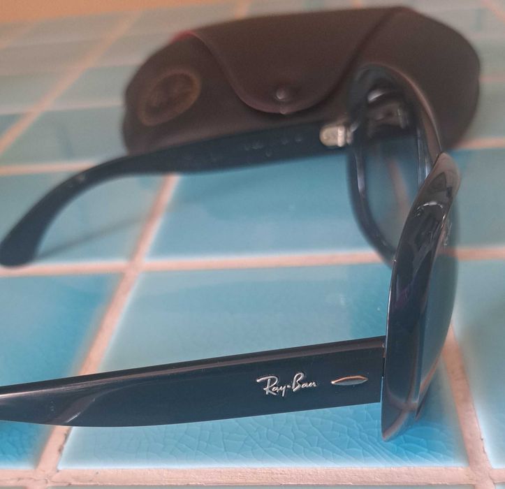 Óculos de sol da marca Ray Ban