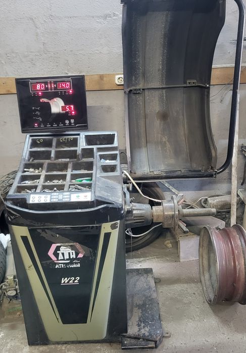 Стенд для балансування коліс ATH-Heinl W22 бу