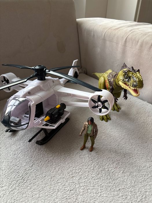 Jurassic World Dominion - zestaw Rajasaurus dźwięk, figurka i kopter.