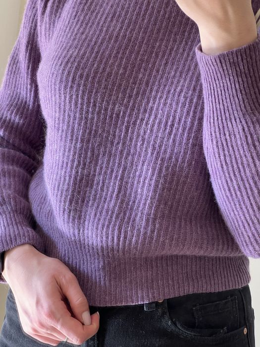 Вовняний короткий ліловий светр