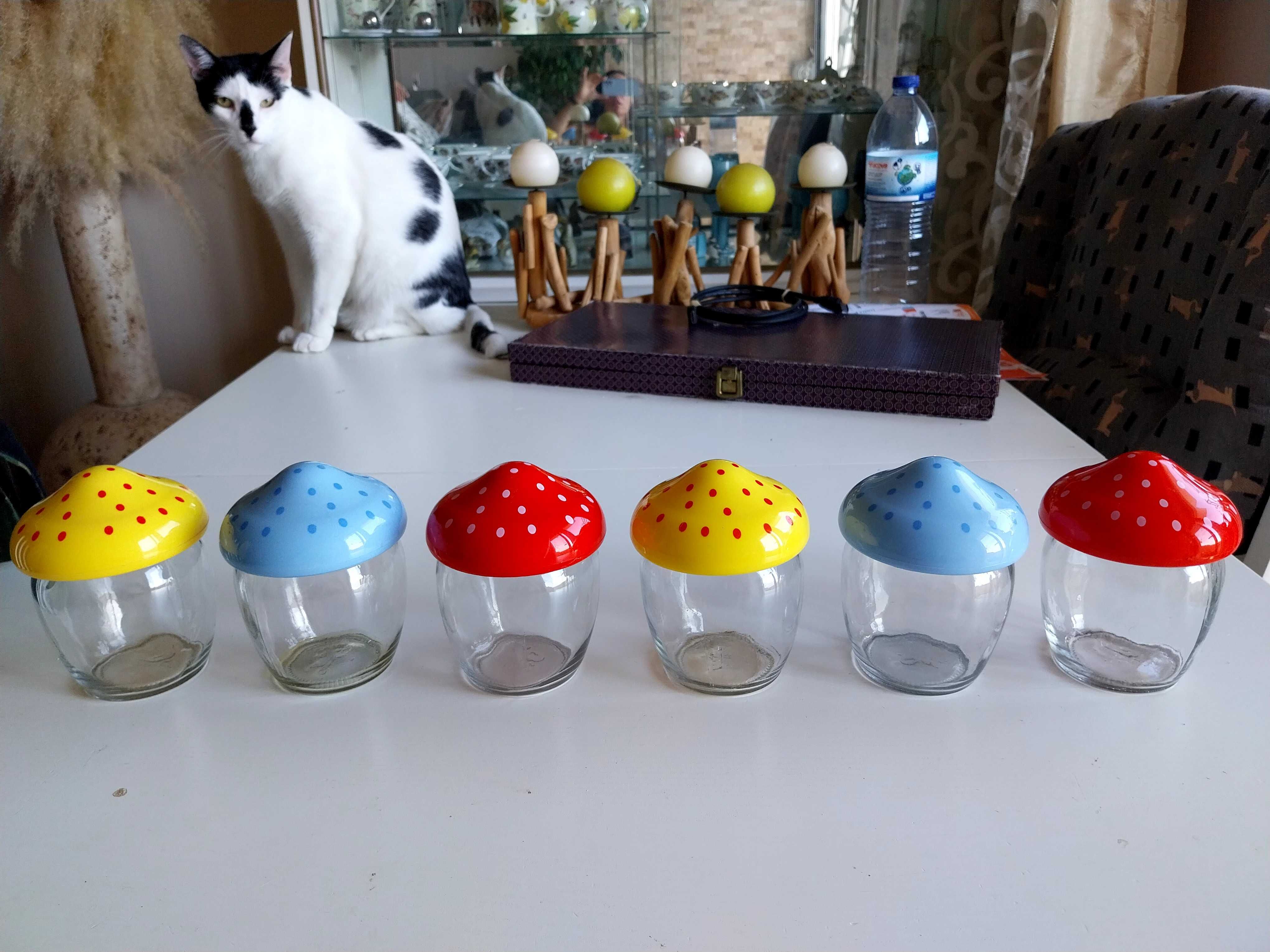 Frascos em formato de cogumelos