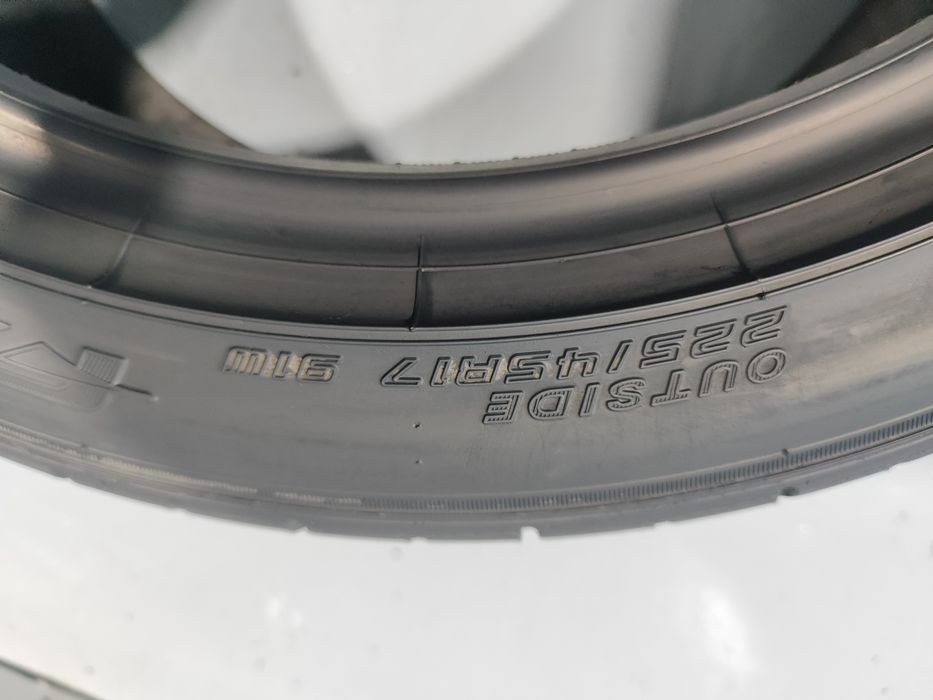 2 pneus semi novos 225-45R17 Falken - Oferta dos Portes