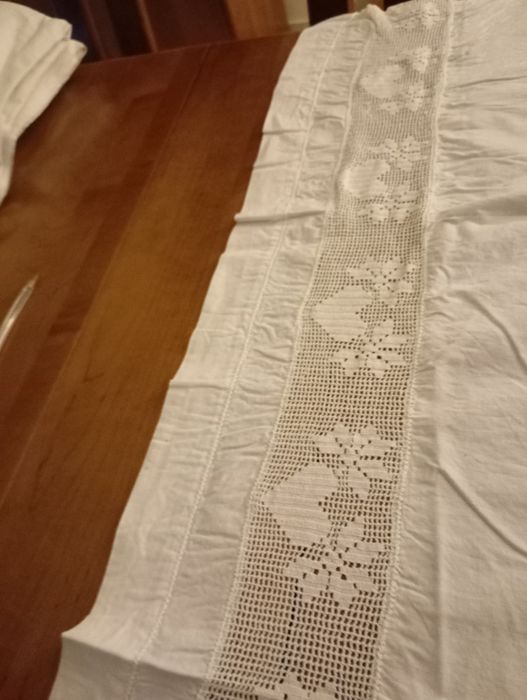 Lençol antigo branco com aplicação em renda