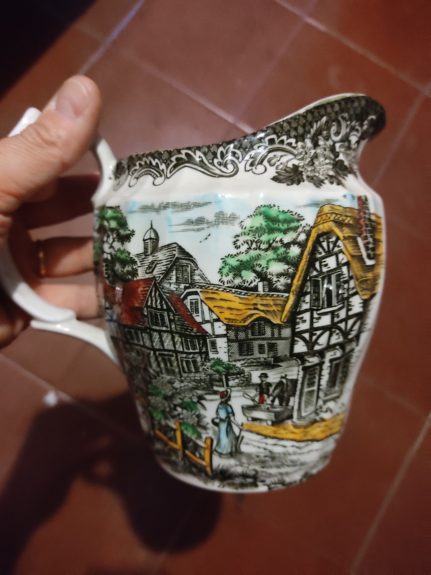 Jarra para leite/creme (leiteira) Merrie Olde England, Ironstone. 1960
