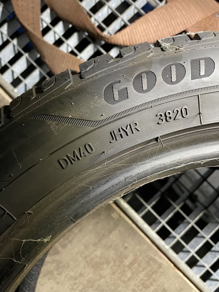 Good Year 225/50 R17