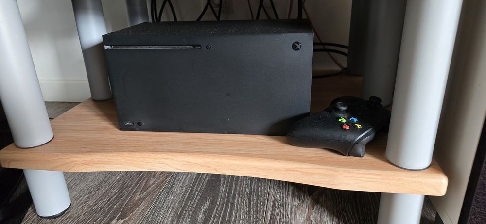 Xbox series X com 2 comandos